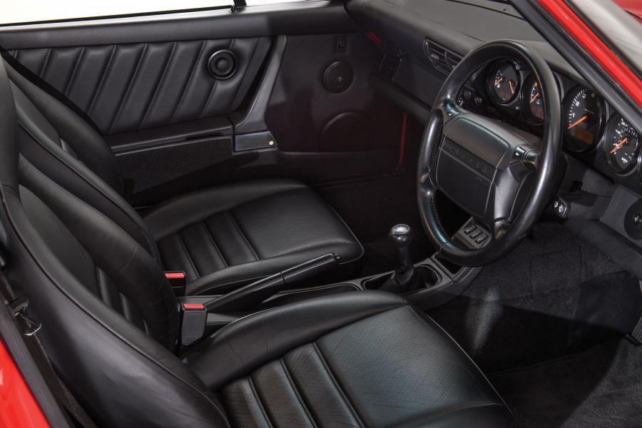 Интерьер Porsche 911 Turbo 3.6 Coupe 1992 года  (UK) (фото 20 из 40)
